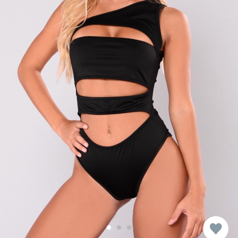 White FashionNova bodysuit